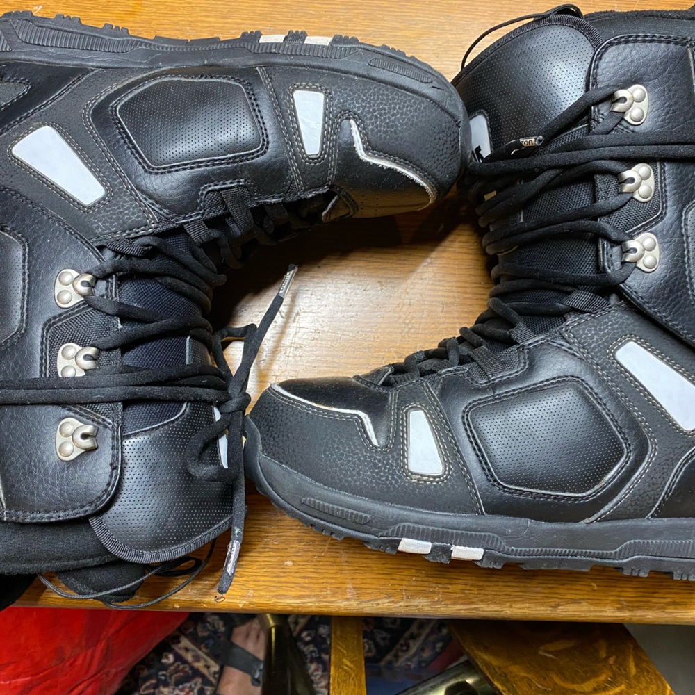 NEW Burton Snowboard Boots 9